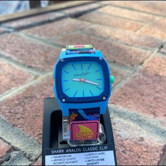 Shark Classic Clip Analog Maliblu Watch or Shark Classic Clip Analog New Wave - Picture 1 of 7